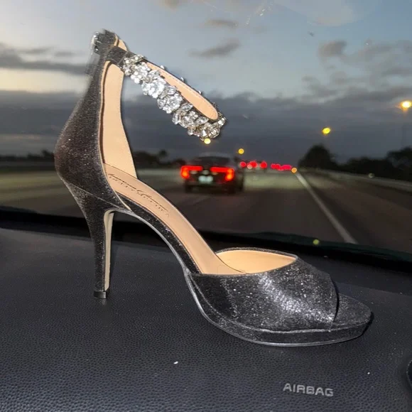 Badgley Mischka Black Heeled Sandals - Picture 6 of 9